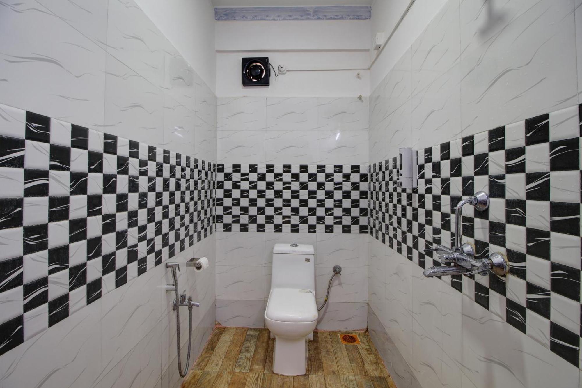 Hotel Pleasure Inn Near Turtle Beach Morjim Manage By Ld Group Of Hospitality Esterno foto